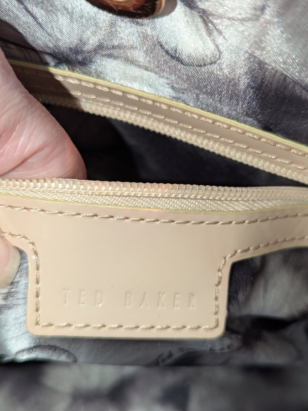 Ted Baker patent leather large bag. EUC! - Picture 8 of 15